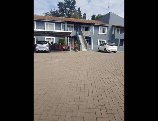 2 BEDROOM APARTMENT FOR SALE IN RANDBURG CENTRAL